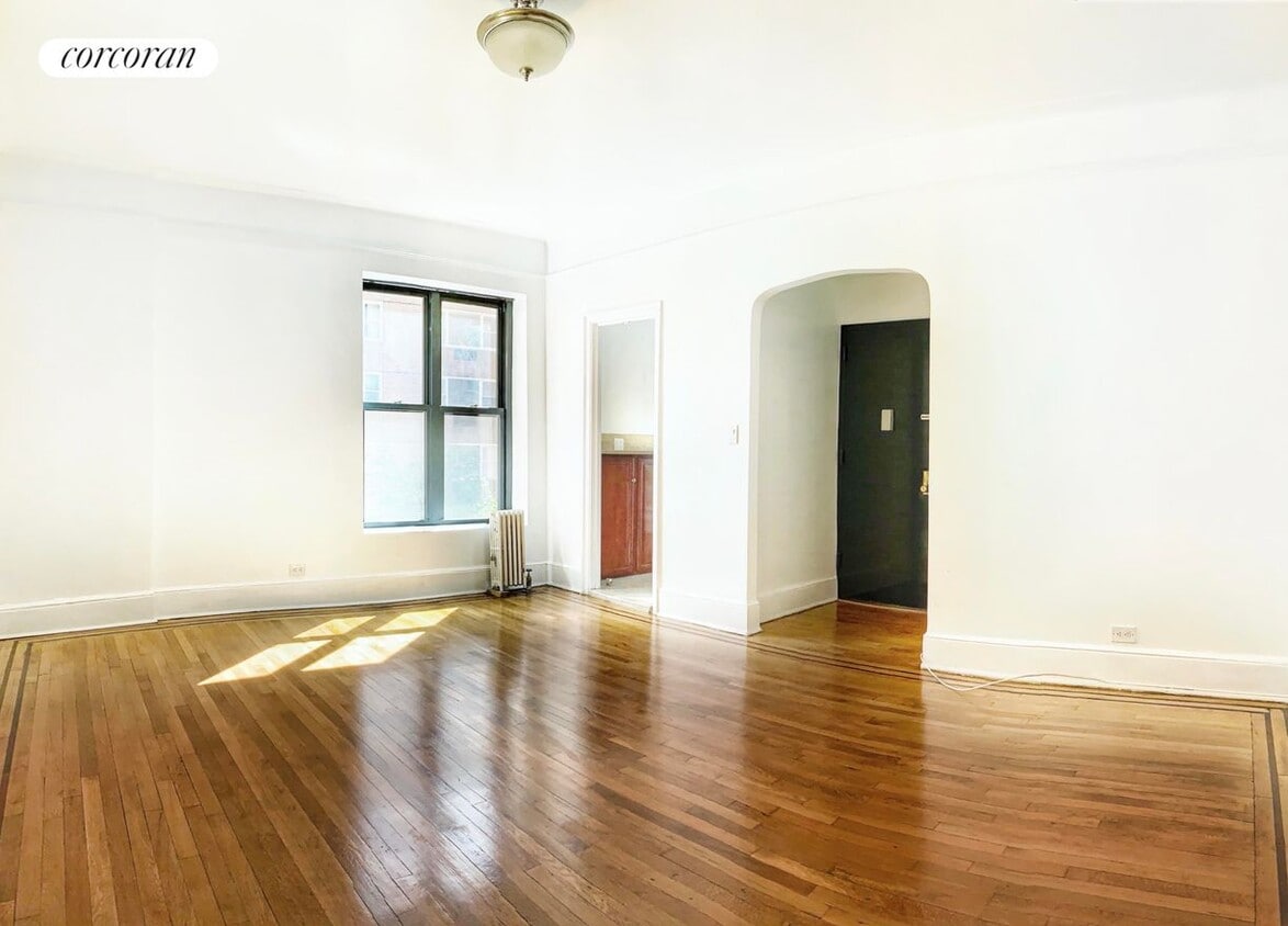 Building Photo - 135 E 63rd St