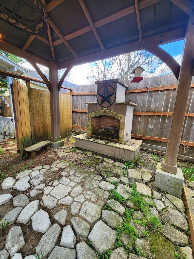 Foto del edificio - Cheery and Bright 1 bedroom, close to ever...