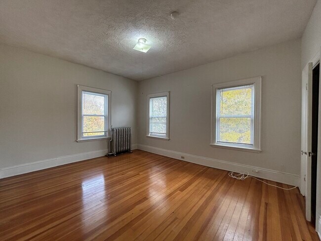 Foto del edificio - 107 Lincoln Ave