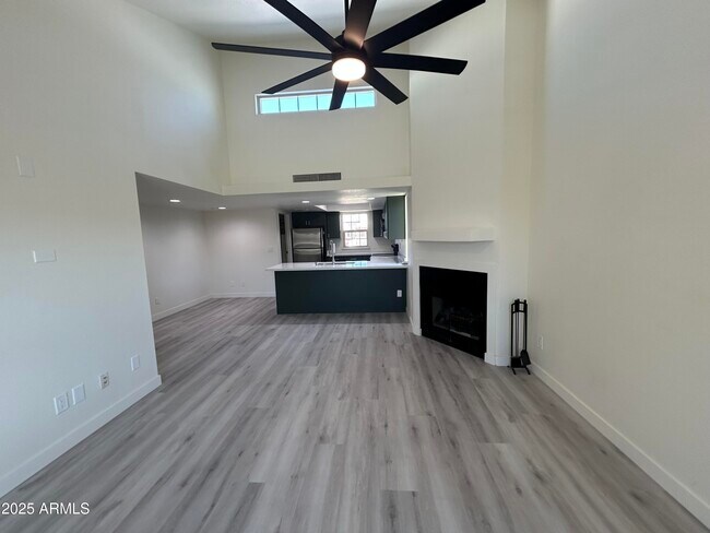 Foto del edificio - 2020 W Union Hills Dr