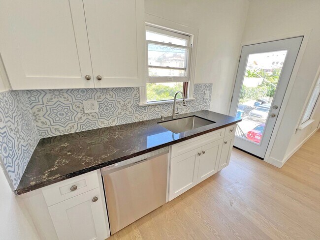 Foto del edificio - 3919 1/2-31-2 Mont Clair St