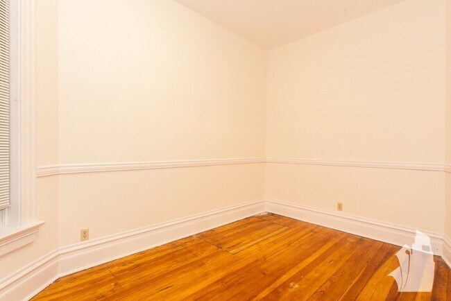 Foto del edificio - 858 W Newport Ave