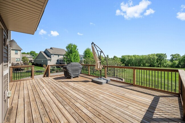 Foto del edificio - Luxury Living in Lakeville