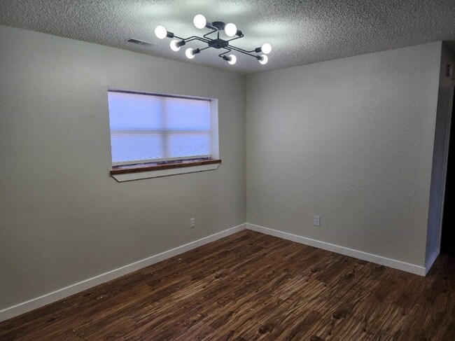 Building Photo - 2922 Dickens Dr