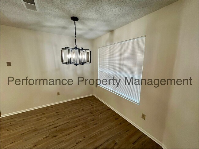 Foto del edificio - Charming 3 Bedroom/2 Bathroom NOR Home wit...