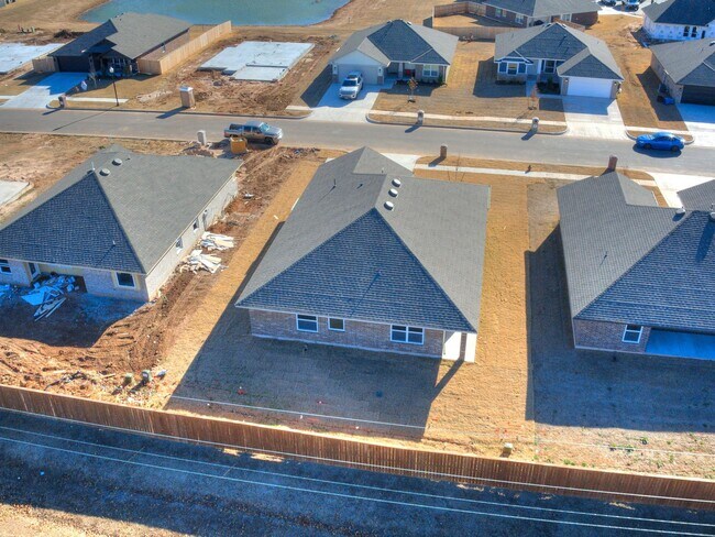 Building Photo - MUST SEE!!