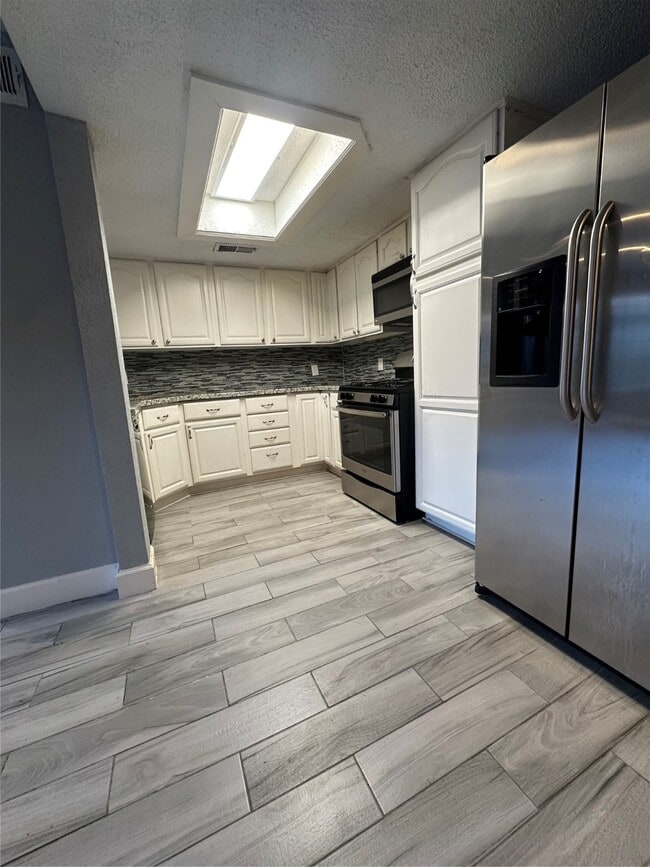Building Photo - 2515 Oak Hill Dr