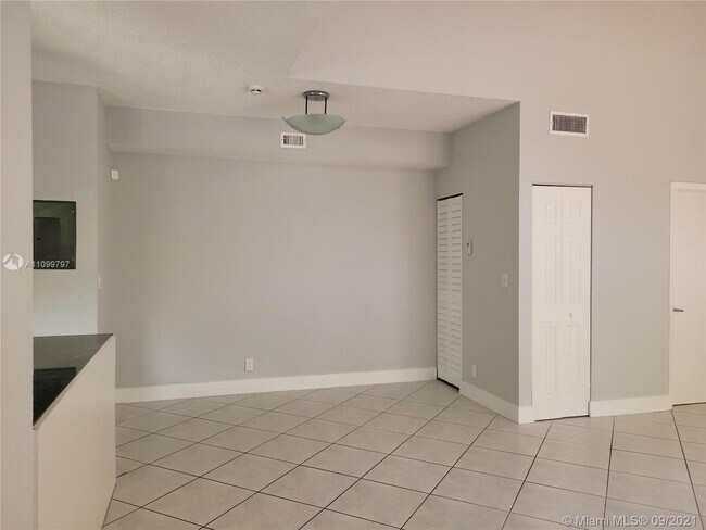 Foto del edificio - 1423 Avon Ln