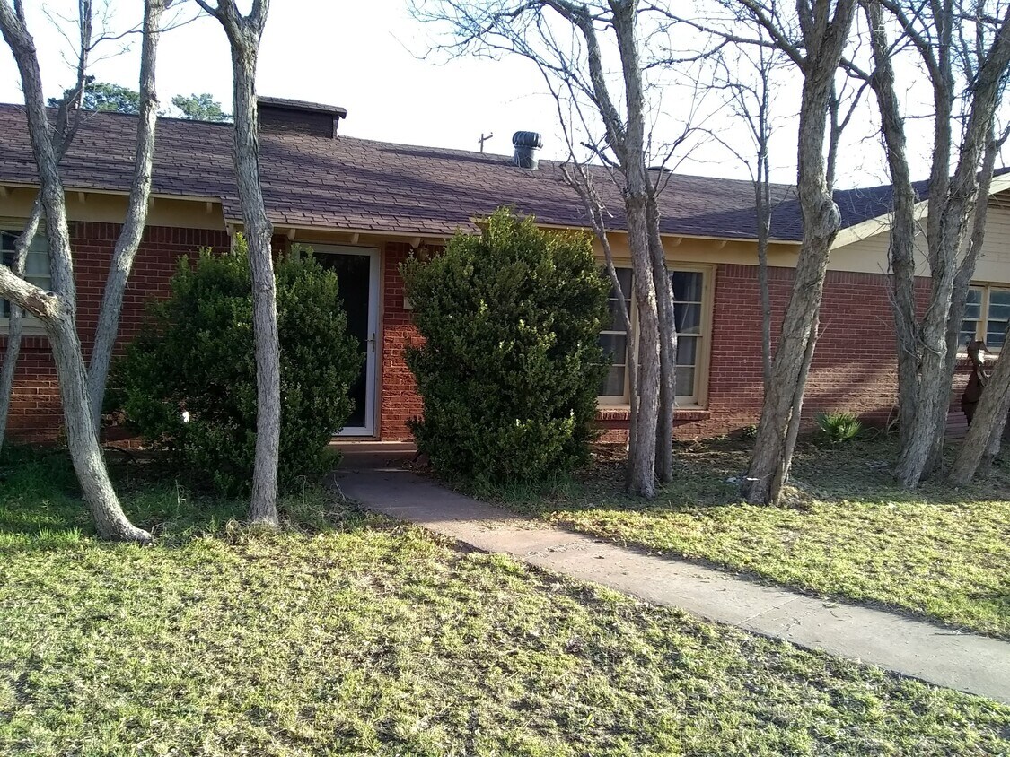 2417 W Cuthbert Ave, Midland, TX 79701 House for Rent in Midland, TX