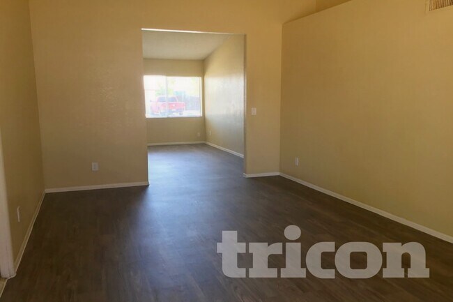 Foto del edificio - 10710 W Sells Dr