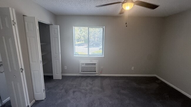 Bedroom With Multiple Closets - Nottingham