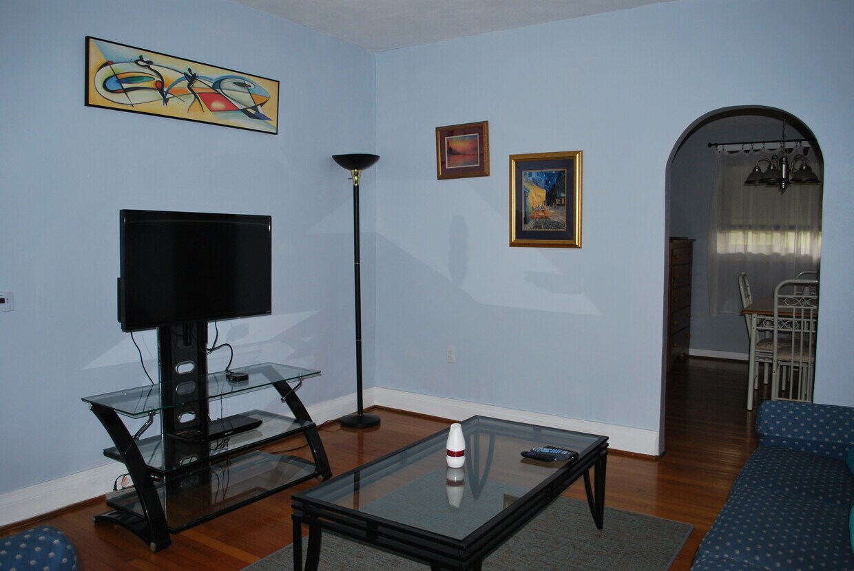Primary Photo - 86 East 3rd Street