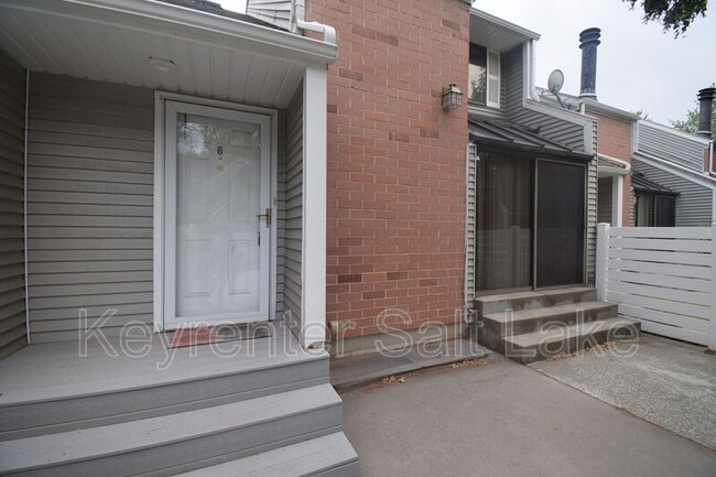 Building Photo - 985 Essex Ct Way