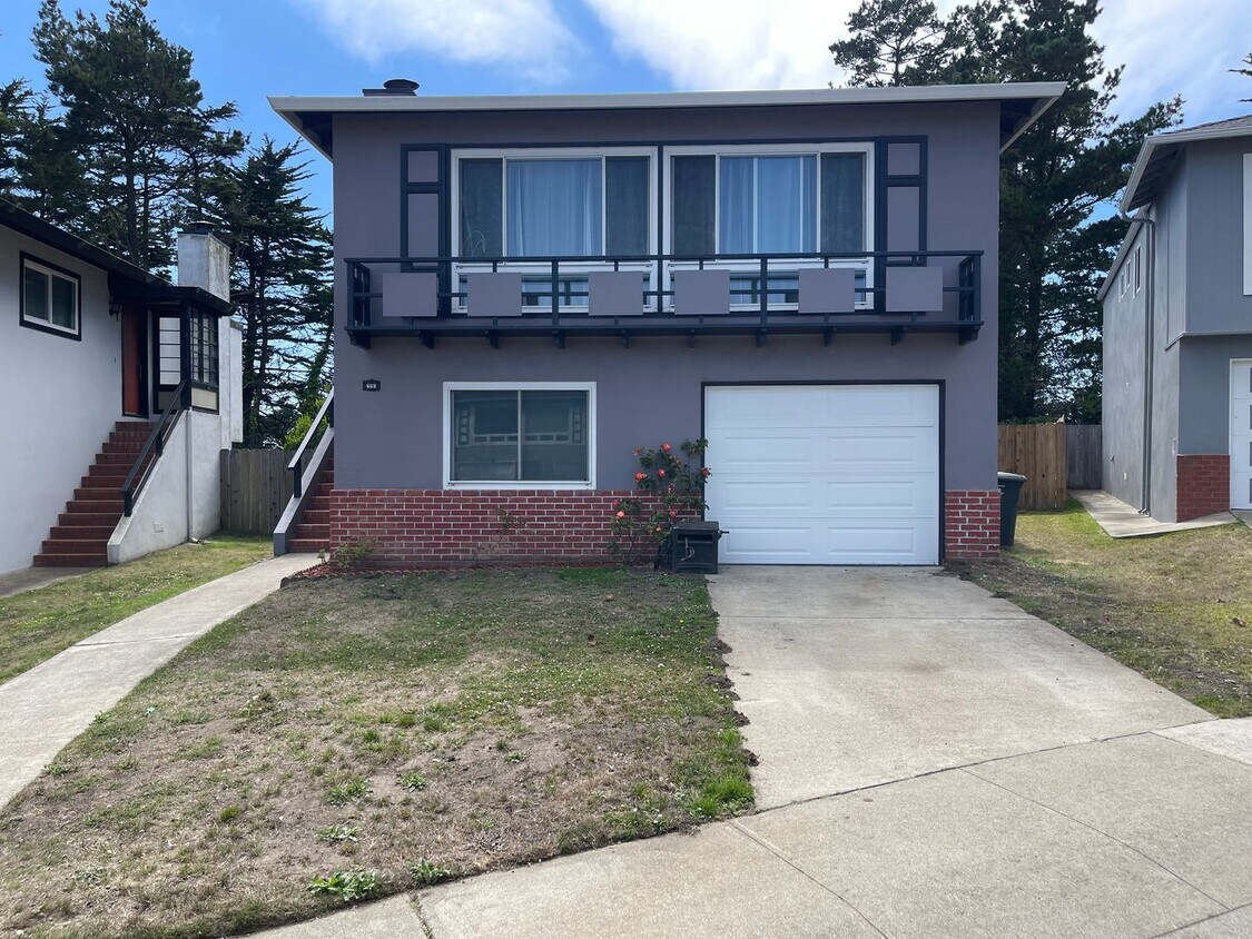Primary Photo - Super updated 4 bedroom 2 bath House Pacifica
