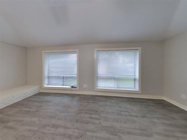 Foto del edificio - 120 WoodCrest Dr