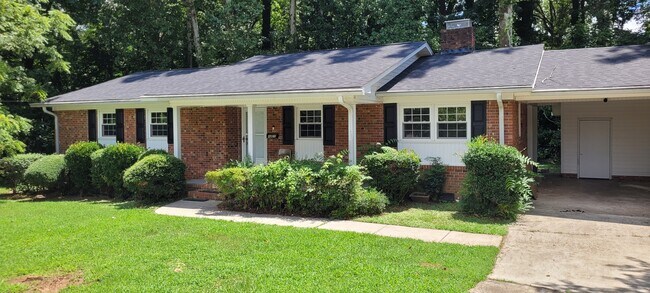 Foto del edificio - 1301 Pisgah Church Rd