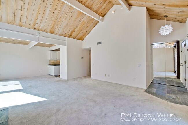 Building Photo - Great Condo in a Great Complex.