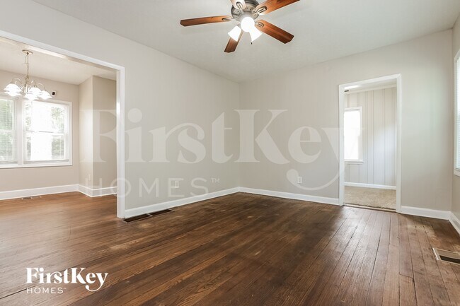 Foto del edificio - 1731 N Olympian Way SW