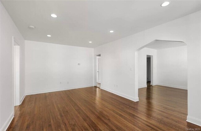 Building Photo - 83 Park Ave