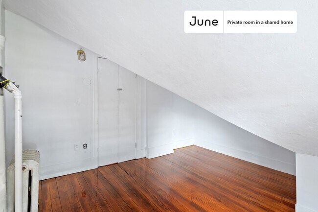 Foto del edificio - Private bedroom in 6 bed/2 bath Home