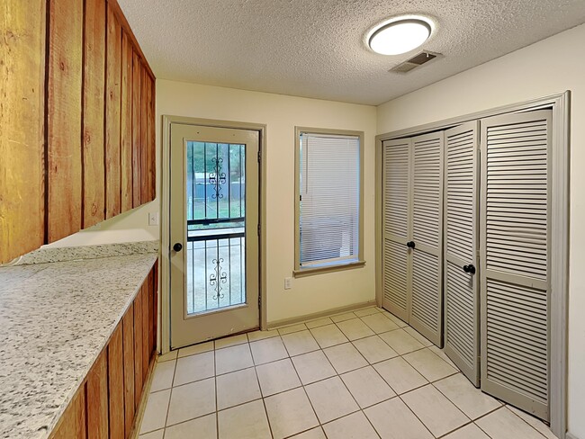 Foto del edificio - 5415 Stardust Dr