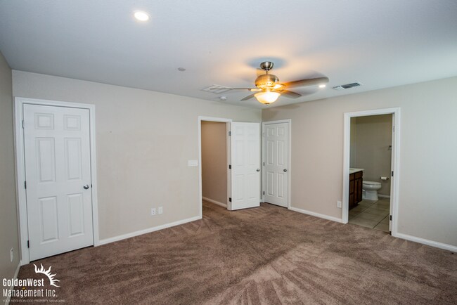 Foto del edificio - Modern 3Bdm 2.5Ba Two-Story Home in the De...