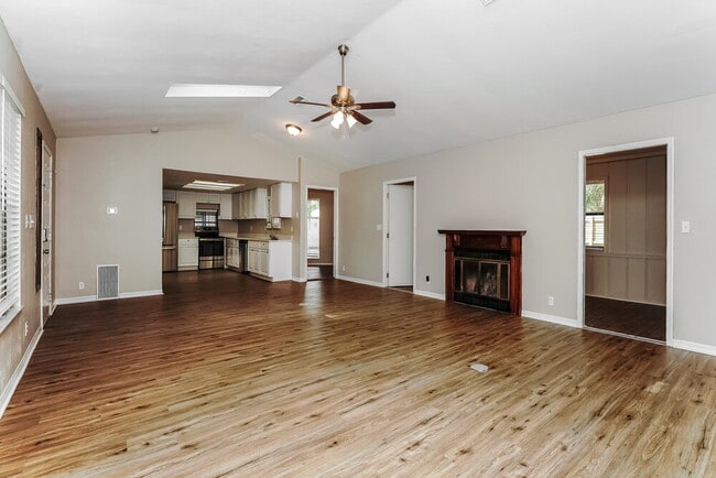 Building Photo - 2 Woodgate Ct