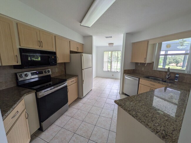 Building Photo - 2 Bedroom 2 Bath Maintenance Free Villa in...