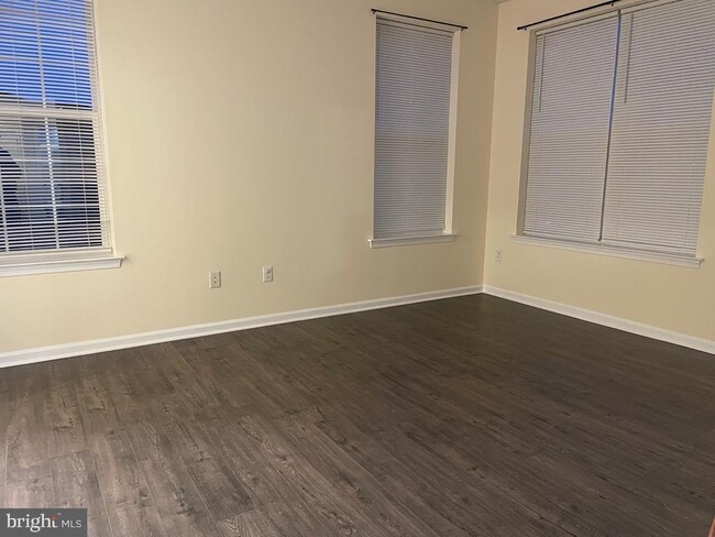 Building Photo - 1341 Sierra Dr