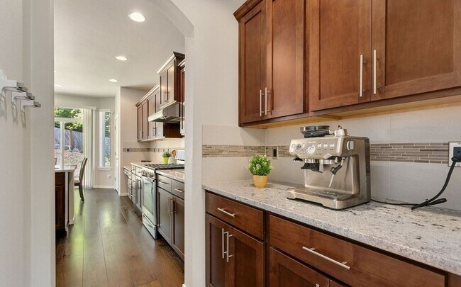 Foto del edificio - Beautifully maintained 4-bedroom, 3.5-bath home in Auburn.