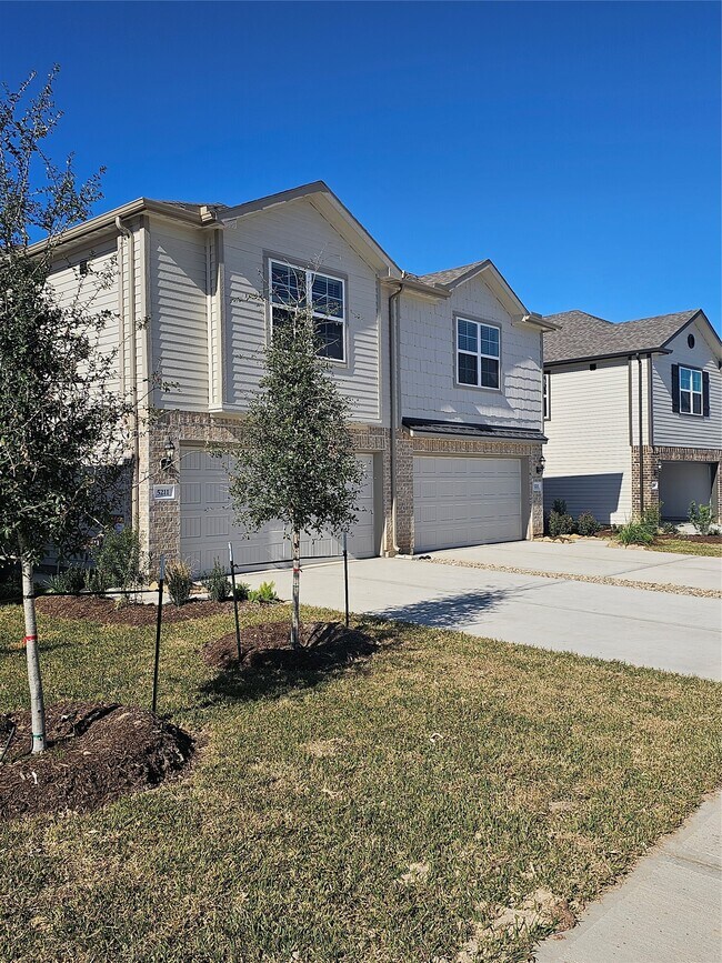 Foto del edificio - 5207 Shallowhurst Ln