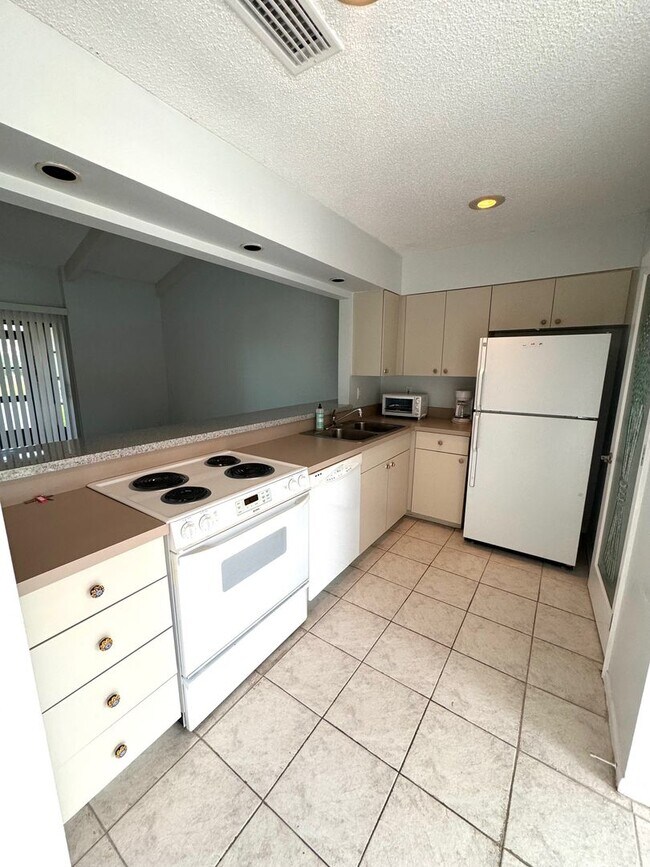 Foto del edificio - Charming 1-Bed/1-Bath Villa in South Saras...