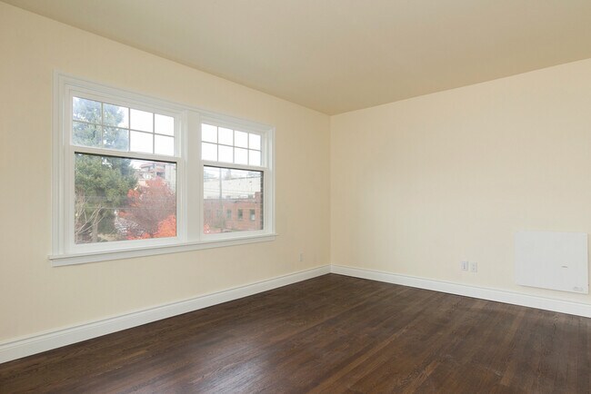 Building Photo - Stunning Renovated 2 Bedroom, 1 bathroom A...