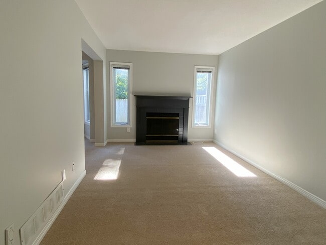 Building Photo - 163 Bridlewood Dr