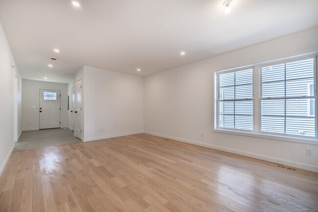 Foto del edificio - 330 Pleasantview Ave