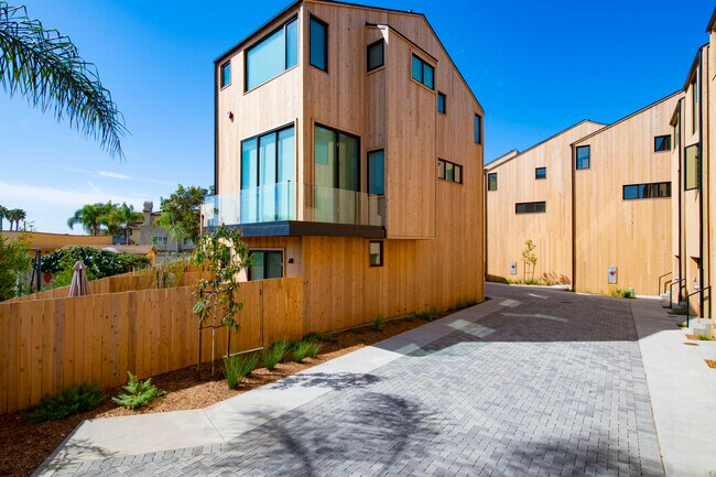 Building Photo - 578 Laguna Dr