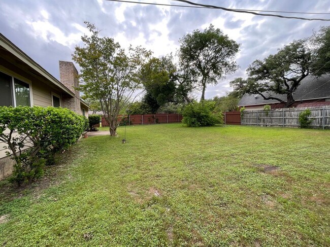 Building Photo - 8704 Black Oak St