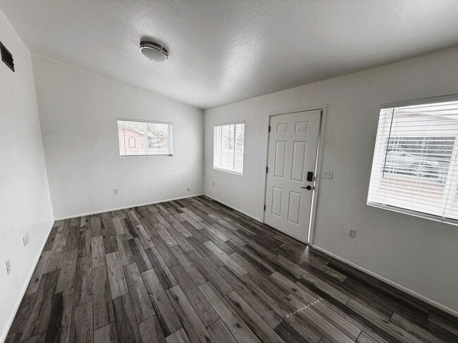 Building Photo - 1 month Free rent! Downtown Chandler 1 bed 1 bath!