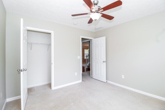 Building Photo - 3385 Gardenside Dr