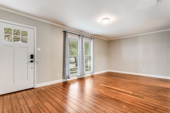 Foto del edificio - Beautiful single-story home in well-established Rolling Ridge