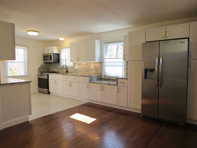 Building Photo - Completely Updated Ranch
