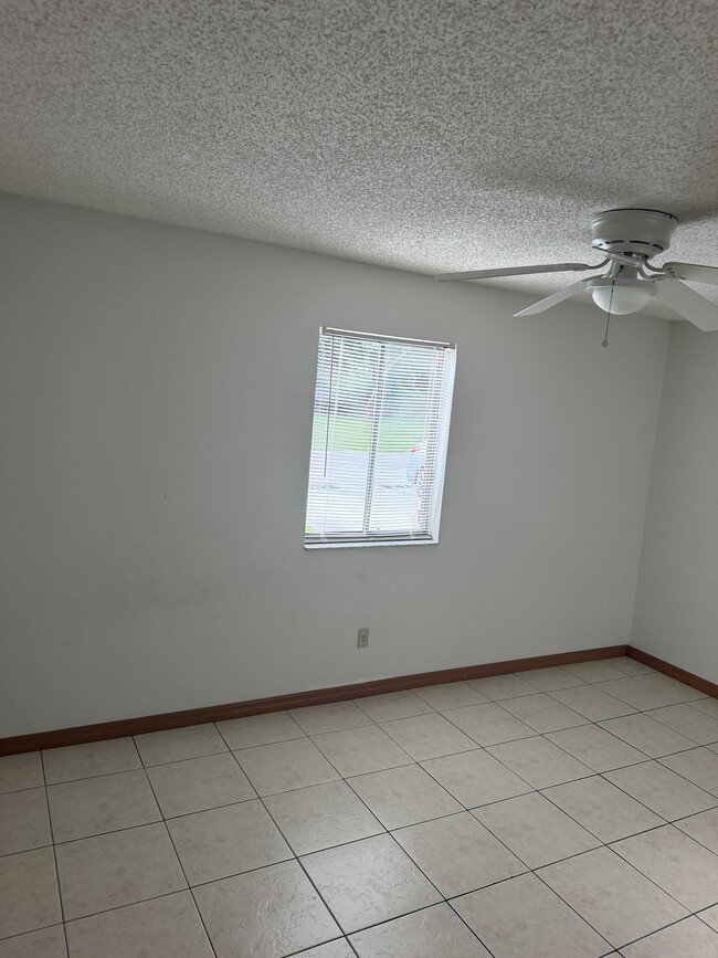 Building Photo - 1871 Foxhall Cir