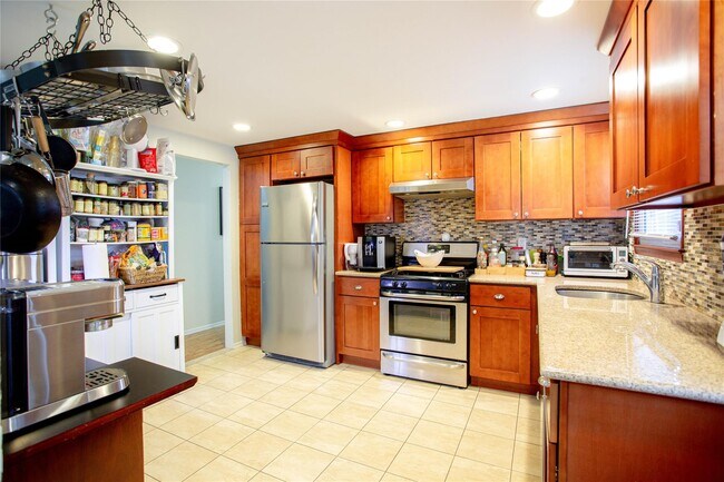 Foto del edificio - 552 E Walnut St