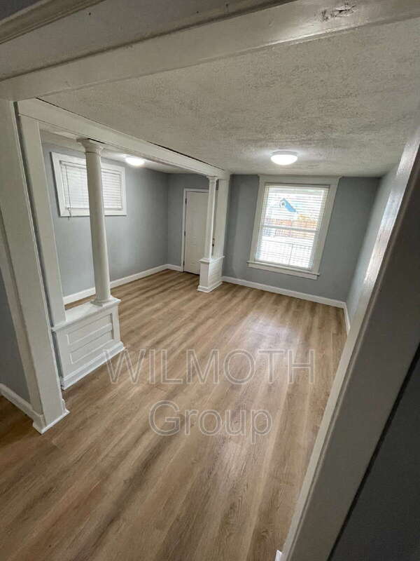 Building Photo - 12 N Randolph St