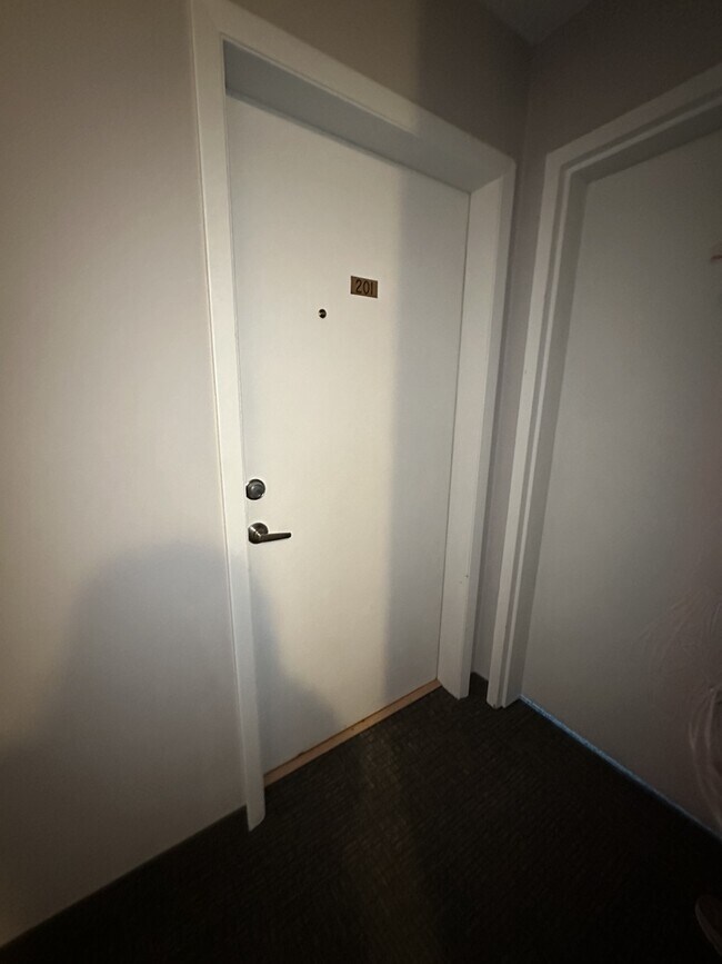 Building Photo - Modern 2 Bedroom Condo w/ Balcony & Underground Parking (IP055)