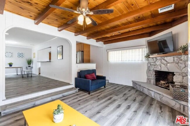 Foto del edificio - 6838 Bertrand Ave