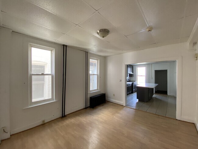 Foto del edificio - 241 W Jackson St