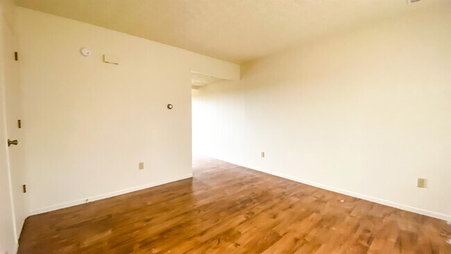 Foto del edificio - 305 Country Villa Ln