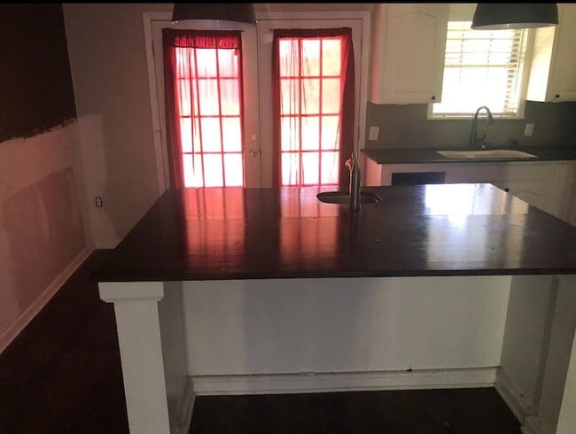 Foto del edificio - 8132 Hobbs Dr