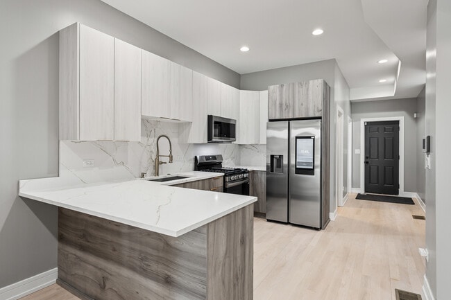 Foto del edificio - 2816 W Warren Blvd